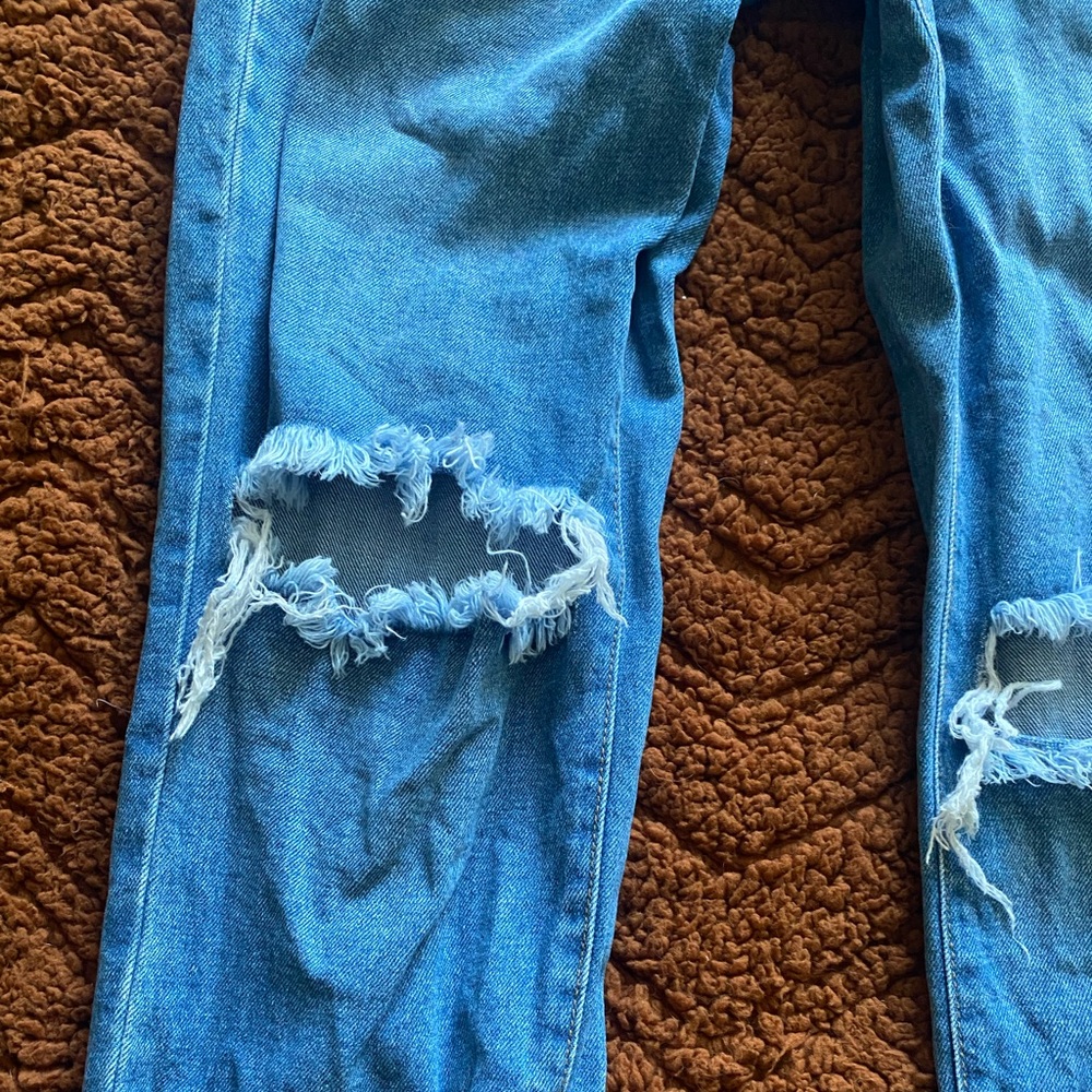 Distressed Mom‎ Jeans - Picture 2 of 5